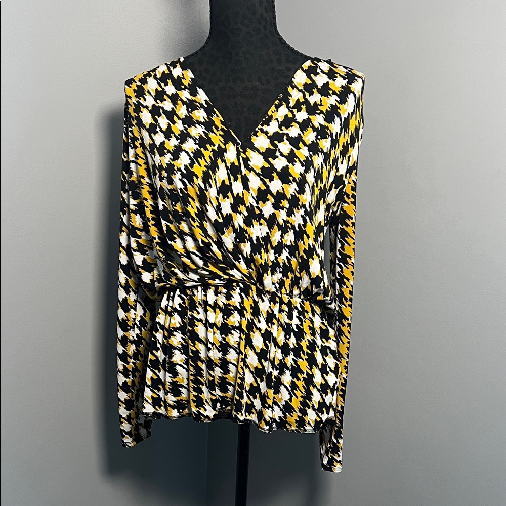 Anne Klein Houndstooth Yellow and Black Blouse size Lg.